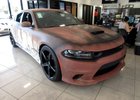 Tenhle fungl nový Dodge Charger se tváří jako rezavý vrak. Co na takovou úpravu říkáte?