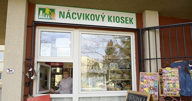 Danuška chodí prodávat do speciálního nácvikového kiosku jednou týdně. „Nabízíme tu výrobky lidí z Alky,“ popisuje.