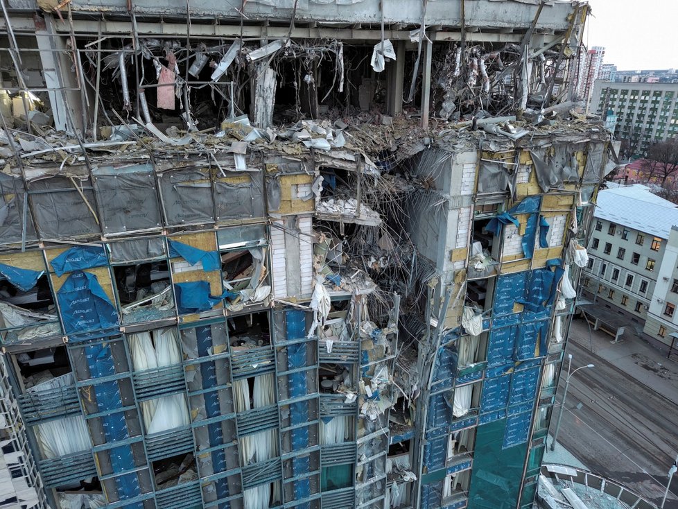 Charkov: Palace Hotel poničený ruskou raketou (31. 12. 2023).