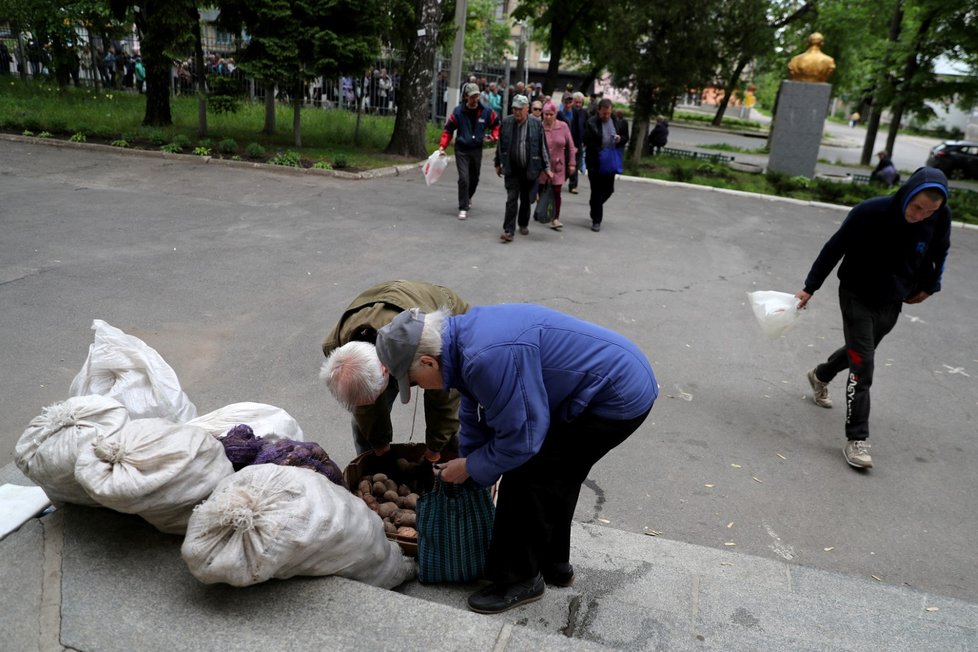 Čekání na humanitární pomoc. Charkov, 26. května 2022.