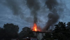 Ukrajinští hasiči zasahují po dalším ruském ostřelování v Charkovské oblasti