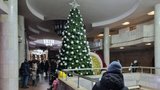 Vánoční strom v Charkově postavili v metru, aby ho nezničili Rusové. Rozsvítí ho šlapání na rotopedu