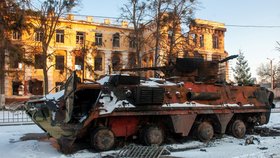 Vrak bojového vozidla pěchoty v ulicích Charkova (11. 3. 2022)