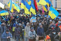 „Nepanikaříme, připravujeme se.“ 5000 Ukrajinců demonstrovalo v Charkově proti ruské agresi