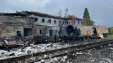 Ruští vojáci vybombardovali nádraží v Charkově: Zničili vozy s mrtvolami spolubojovníků!