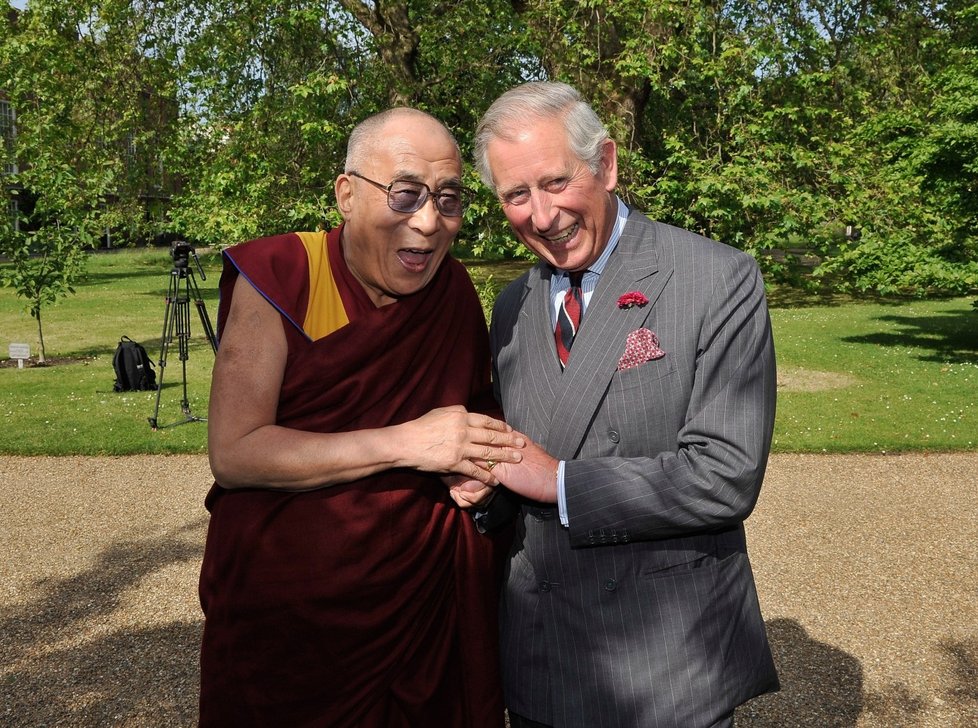 Dalajláma se přítomnost prince Charlese očividně užíval