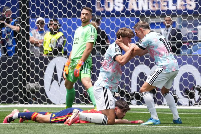 ONLINE: Španělsko - Belgie 1:1. Před poločasem se trefil De Ketelaere, je srovnáno ONLINE: Španělsko - Belgie 1:1. Před poločasem se trefil De Ketelaere, je srovnáno