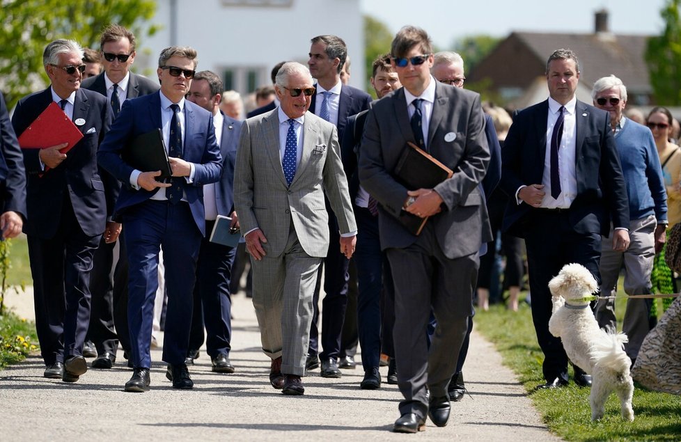 Charles na návštěvě Poundbury