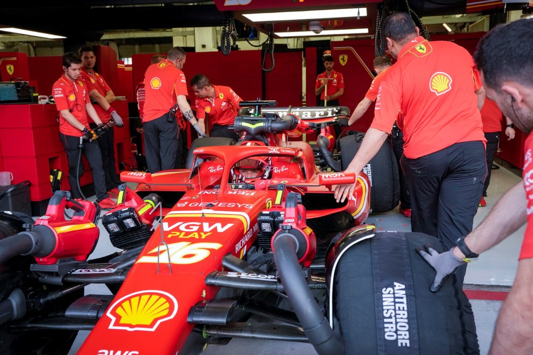 Charles Leclerc hájí barvy Ferrari, překvapí stáj v letošním ročníku?