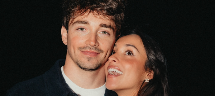 Alexandra hned ukázala prsten