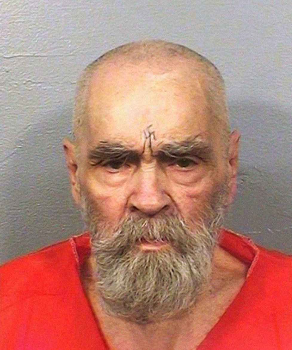 Obžalované ženy chtěly vzít vinu na sebe, doznat se k vraždám s tím, že Manson je nevinný. Obhajoba tomu plánovala zabránit, protože tušila, že jim Manson vymyl mozky.