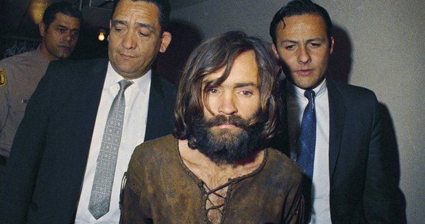 V 19 letech pomohla Mansonovi zabít dva lidi: Po půl století ve vězení ji chtějí propustit
