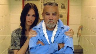 Zemřel doživotně odsouzený sériový vrah Charles Manson