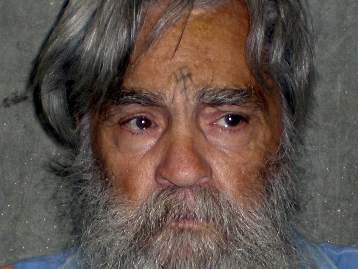 Charles Manson je po smrti.