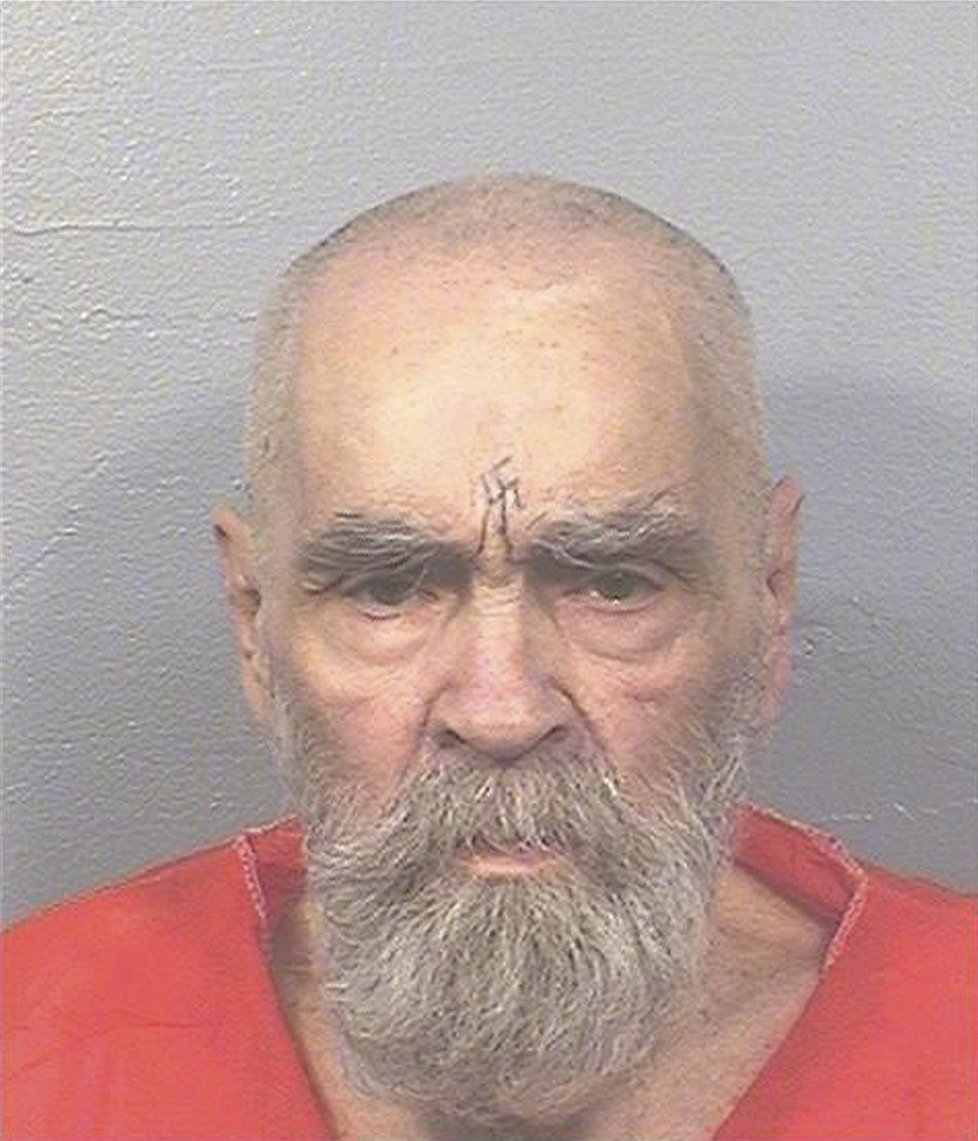 Charles Manson si ve vězení odpykával doživotní trest.