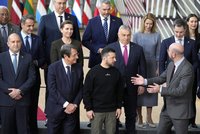 Aplaus pro Zelenského v Bruselu: Orbán mu nezatleskal, Scholze musí k pomoci tlačit?