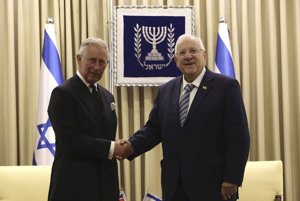 Britský princ Charles a izraelský prezident Reuven Rivlin na pohřbu Šimona Perese