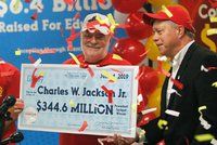 Důchodce vyhrál v loterii 7,6 miliardy: Životní čísla byla v koláčku štěstí z restaurace