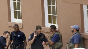 Střelec v Charlestonu držel rukojmí v restauraci