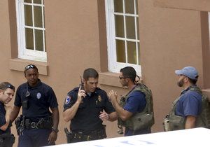 Střelec v Charlestonu držel rukojmí v restauraci