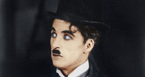 Chaplinova hůlka a buřinka se prodaly za téměř 2 miliony