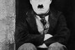 Chaplin jako hrdina němého filmu.