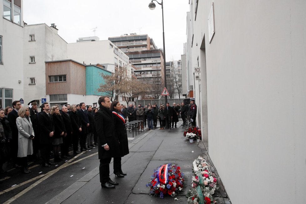 Francouzi si připomínají útok na redakci časopisu Charlie Hebdo.