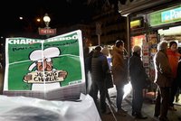 Charlie Hebdo žije dál: Na časopis se stály fronty! Zesměšňuje opět Mohameda?