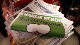 Týden po atentátu na redakci Charlie Hebdo opět satirický časopis vyšel. Na obálce měl plačícího Mohameda. A na vydání se stály fronty.