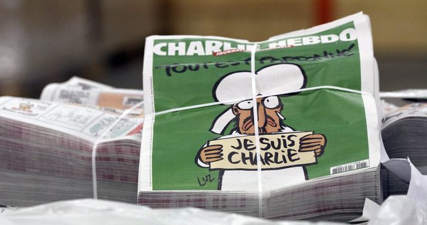 Týden po atentátu na redakci Charlie Hebdo opět satirický časopis vyšel. Na obálce měl plačícího Mohameda. A na vydání se stály fronty.