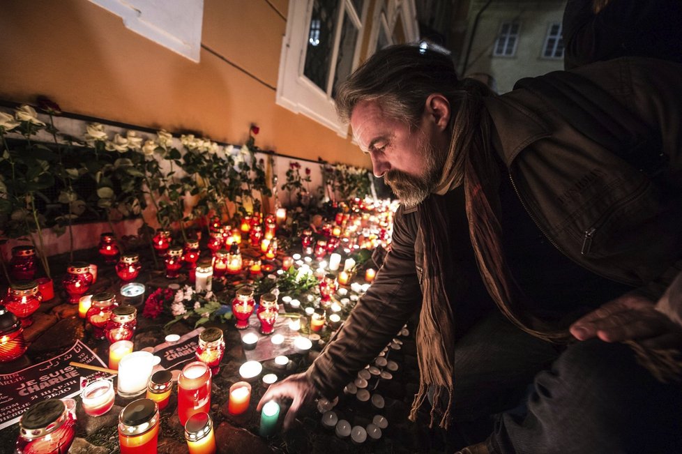 Pieta za oběti pařížského teroru v Praze