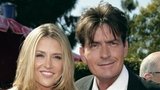 Charlie Sheen: Sex ve třech a drogy!