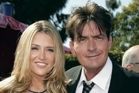 Charlie Sheen: Sex ve třech a drogy!