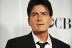 Charlie Sheen se téměř v 50 letech stal dědečkem.