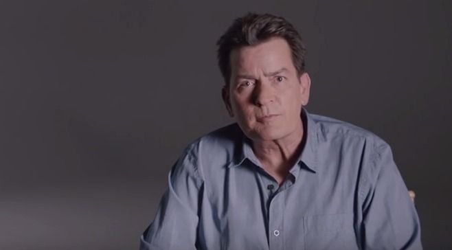 HIV pozitivní herec Charlie Sheen se stal tváří reklamní kampaně na kondomy.