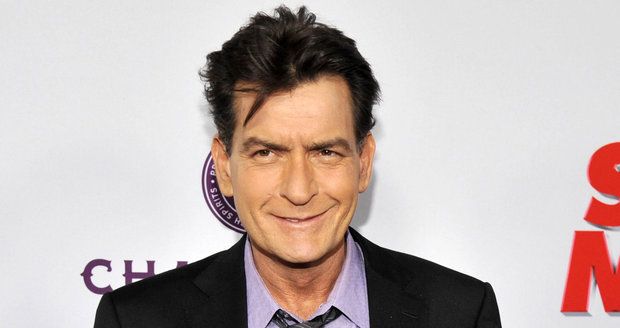 HIV pozitivní Charlie Sheen orálně ukájel muže! A pokuřoval u toho crack