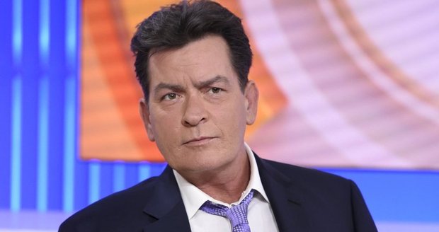 Herec Charlie Sheen přiznal, že je HIV pozitivní.