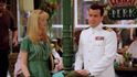 Charlie Sheen jako mariňák Ryan randil s Phoebe v epizodě The One With the Chicken Pox.