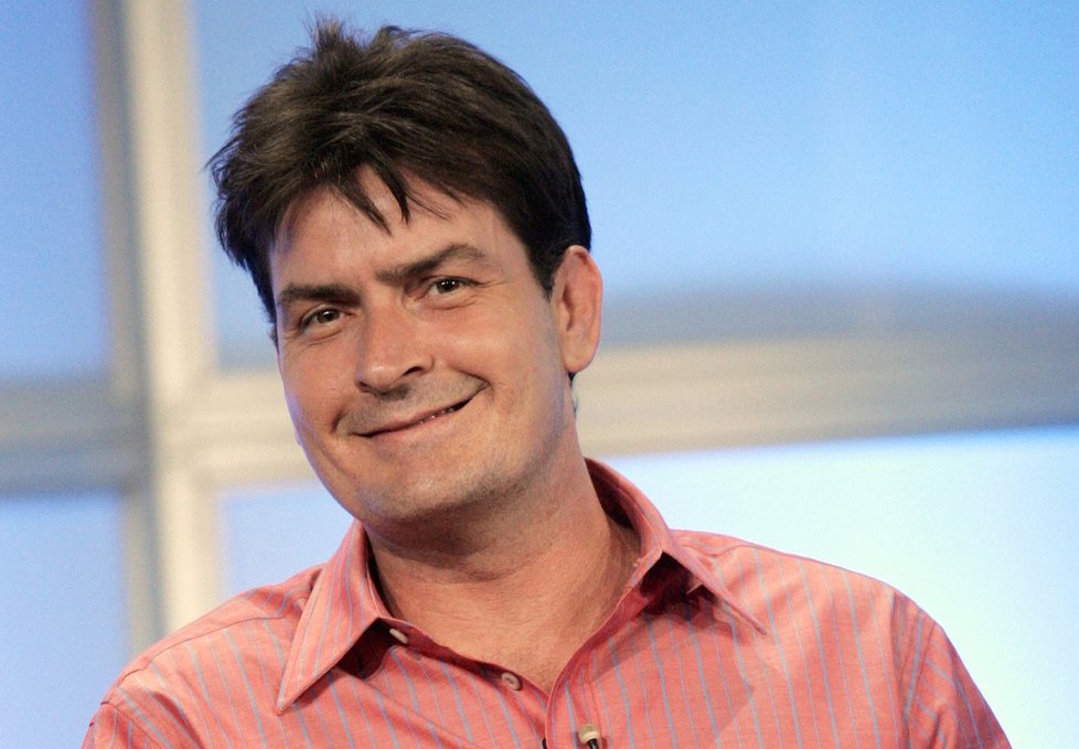 Herec Charlie Sheen přiznal, že je HIV pozitivní.