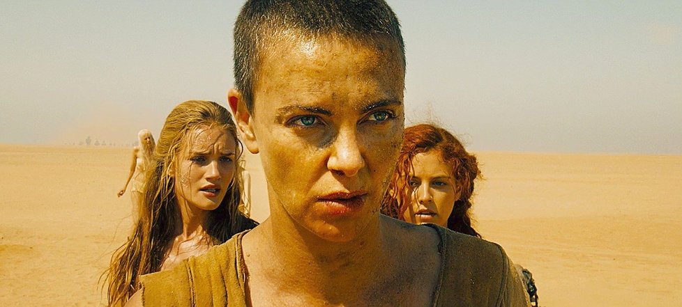 Také Charlize Theron odhodila svou hřívu kvůli roli v Šíleném Maxovi