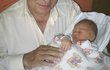 Novorozená Charlotte Ella Novorozená Charlotte Ella