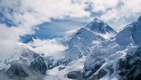 Charlotte Fox přežila výstup na Mount Everest, při němž zemřelo osm lidí.