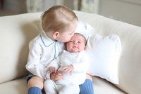 Pusa pro princeznu: Kate zveřejnila další fotky George a Charlotte