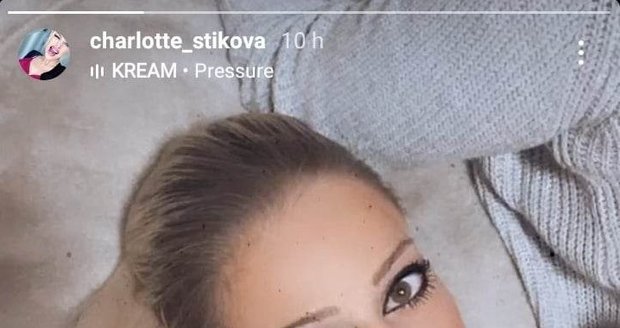 Charlotte Štiková je čím dál víc sexy.