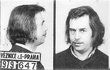 Dramatik, spisovatel a prezident Václav Havel, ikona odporu proti režimu. Ve vězení strávil celkem pět let, což mu podlomilo zdraví natolik, že od roku 1982 opakovaně trpěl na zápaly plic. Byl symbolem sametové revoluce.