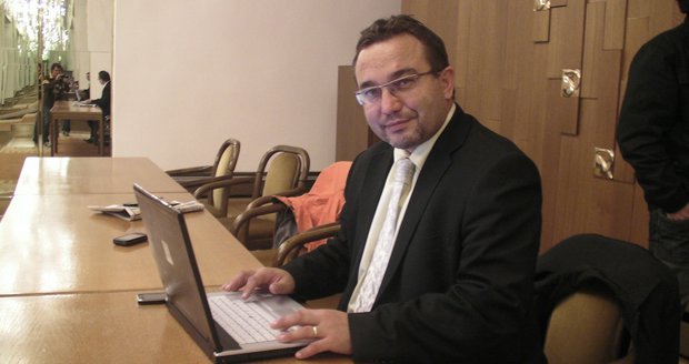 Ministr školství Josef Dobeš