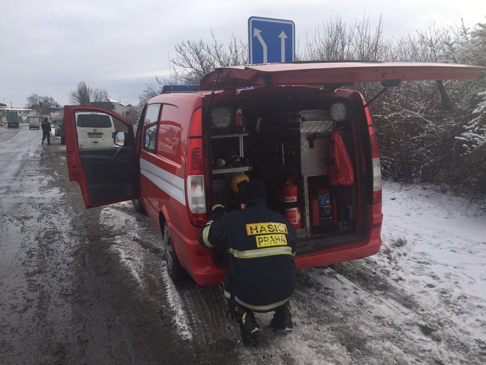 V chatové kolonii v pražské Uhříněvsi uhořel muž.