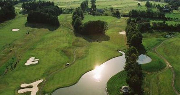 Dvě 18ti jamková golfová hřiště dělají z Čeladné největší golfový areál ve střední Evropě.
