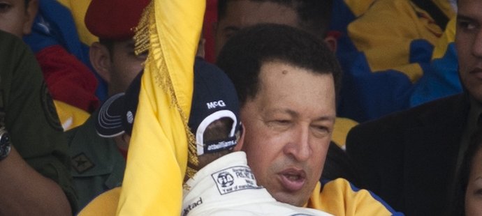 Hugo Chávez se přišel podívat na jezdce Pastora Maldonada.