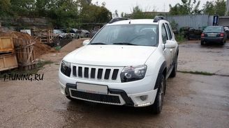 Chcete vylepšit svou Dacii Duster? Kupte jí masku Jeep